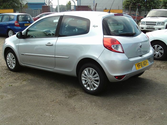 Renault Clio 1.2 16V I-Music 3dr Hatchback Petrol Metallic Silver