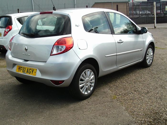 Renault Clio 1.2 16V I-Music 3dr Hatchback Petrol Metallic Silver