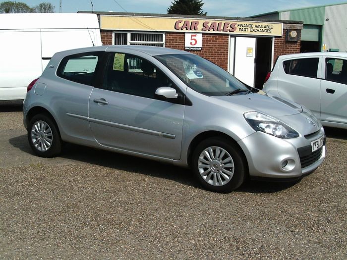 Renault Clio 1.2 16V I-Music 3dr Hatchback Petrol Metallic Silver