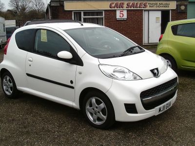 Peugeot 107 1.0 Envy 3dr Hatchback Petrol WhitePeugeot 107 1.0 Envy 3dr Hatchback Petrol White at SDL Autos Hull