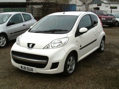 Peugeot 107 1.0 Envy 3dr Hatchback Petrol White