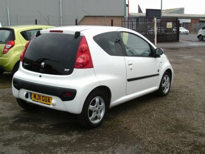 Peugeot 107 1.0 Envy 3dr Hatchback Petrol White