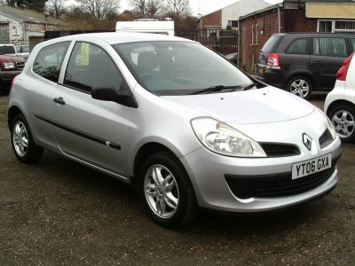 Renault Clio 1.2 16V Extreme 3dr Hatchback Petrol SilverRenault Clio 1.2 16V Extreme 3dr Hatchback Petrol Silver at SDL Autos Hull