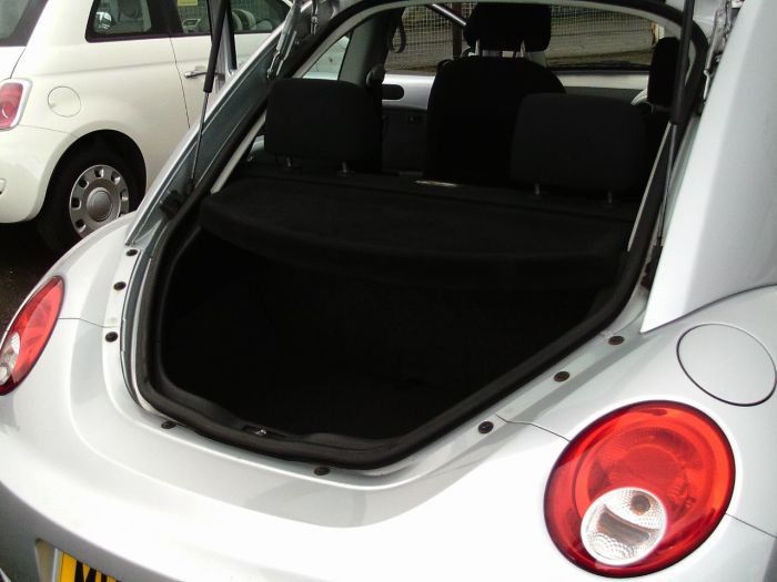 Volkswagen Beetle 1.6 Luna 3dr Hatchback Petrol Silver